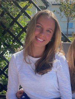 Hannah Higraff, som fikk en Mac i konfirmasjonsgave.