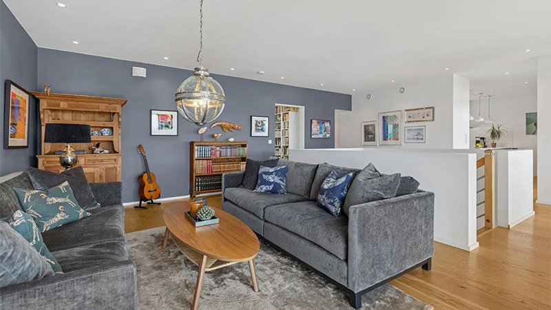 En vanlig norsk stue med egnet innbo.