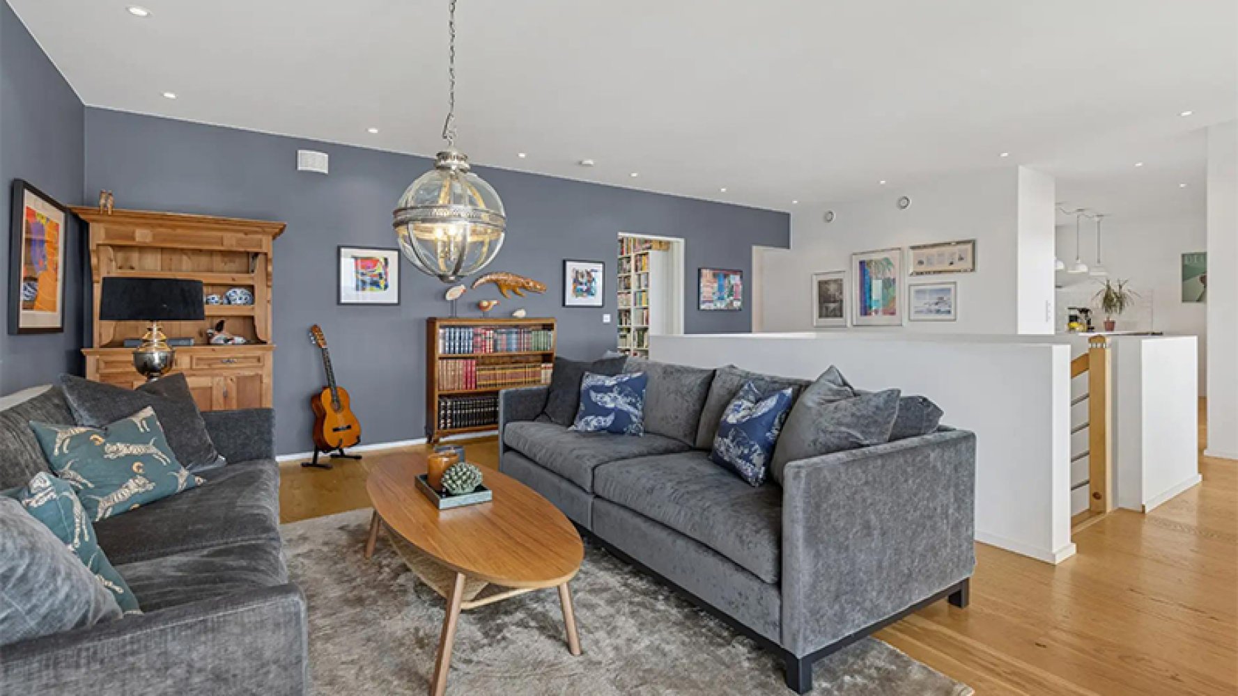 En vanlig norsk stue med egnet innbo.