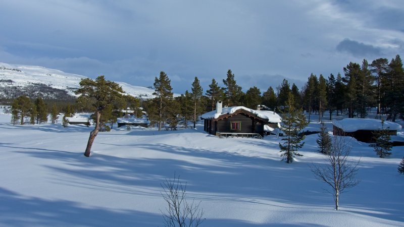 Vinterhytte på fjellet.