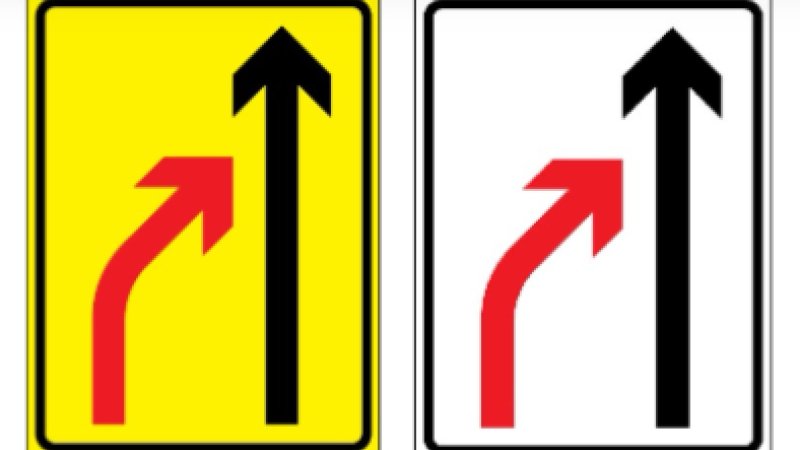 Skilt med to piler. Den ene peker innover, den andre peker rett frem.