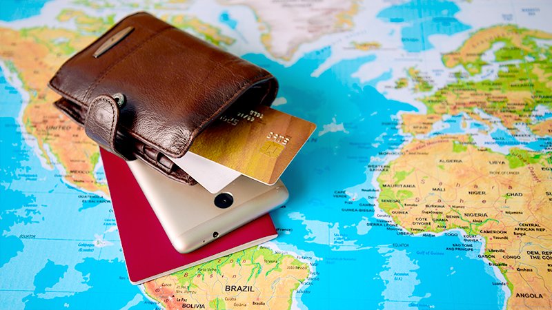 Kredittkort. Lommebok. Verdenskart. Ferie.